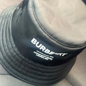 Burberry bucket hat